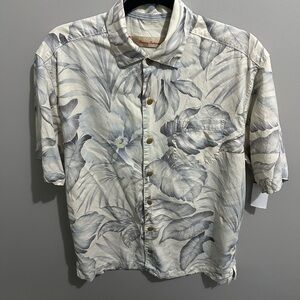 Tommy Bahama‎ Floral Button-Up Shirt in Men’s size SP Hawaii casual 100% silk